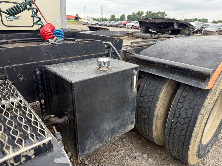 peterbilt-357-image-35