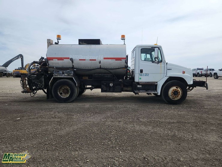 1999-freightliner-fl70-image-8