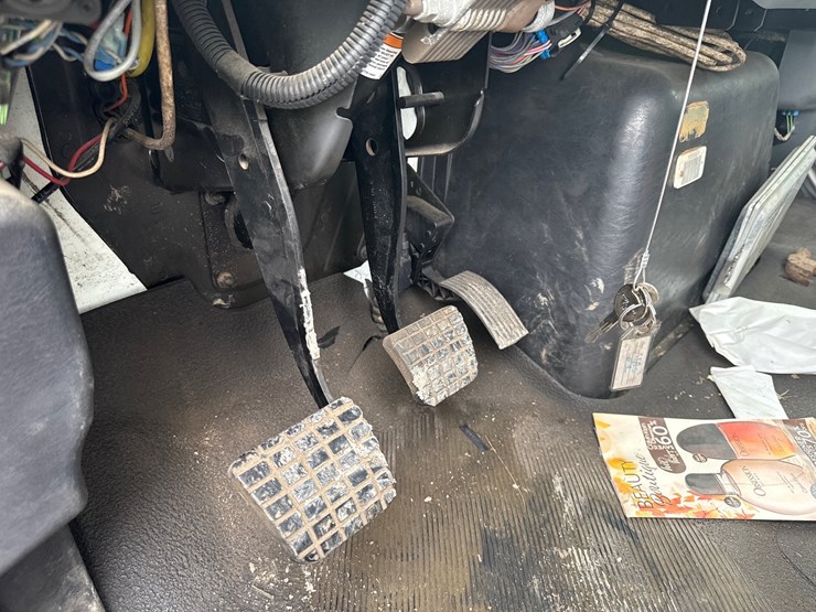 2004-international-durastar-4300-image-43