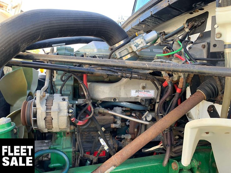 2001-freightliner-fl106-image-11