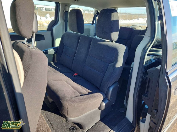 2014-dodge-grand-caravan-image-17