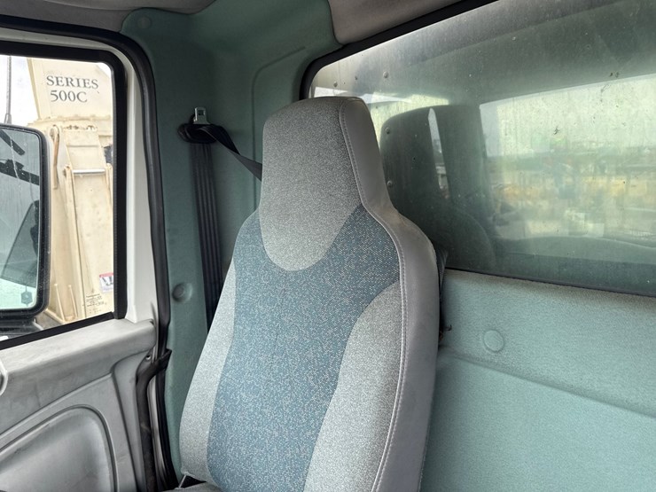 2004-international-durastar-4300-image-46
