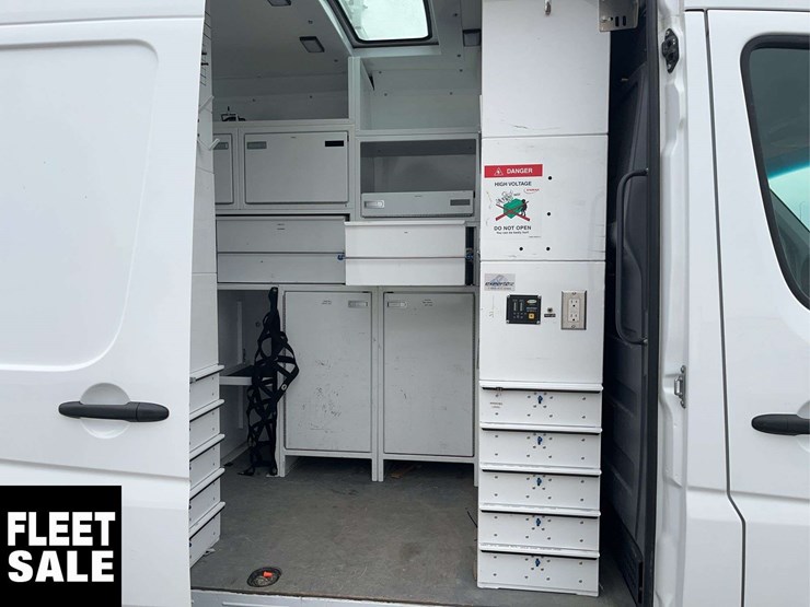 2018-mercedes-benz-sprinter-3500-image-17