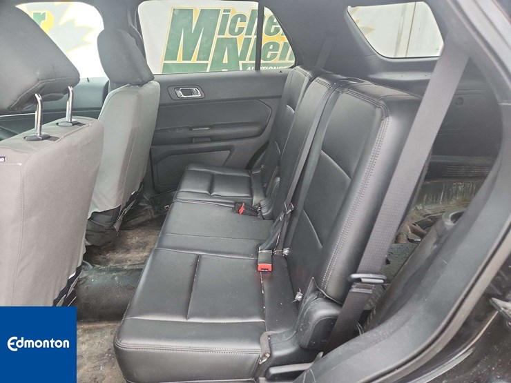 2016-ford-explorer-image-15