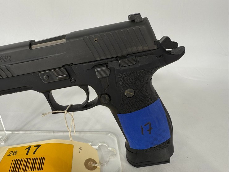 #17-•-sig-sauer-p226-9mm-pistol-uu768932-image-7