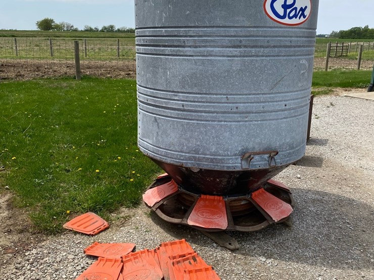 pax-2t-hog-feeder-always-inside,-good-condition-image-1
