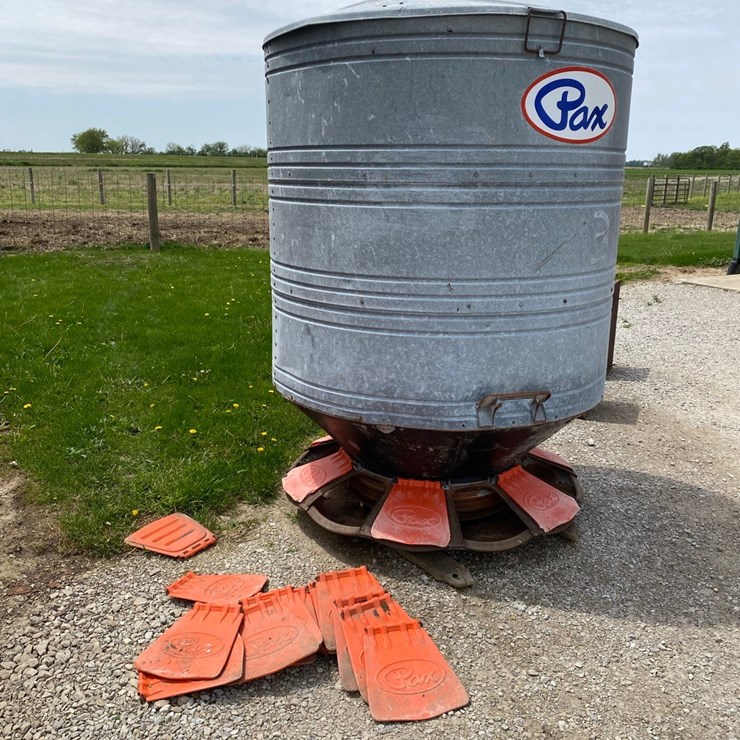 Pax 2T hog feeder always inside, good condition