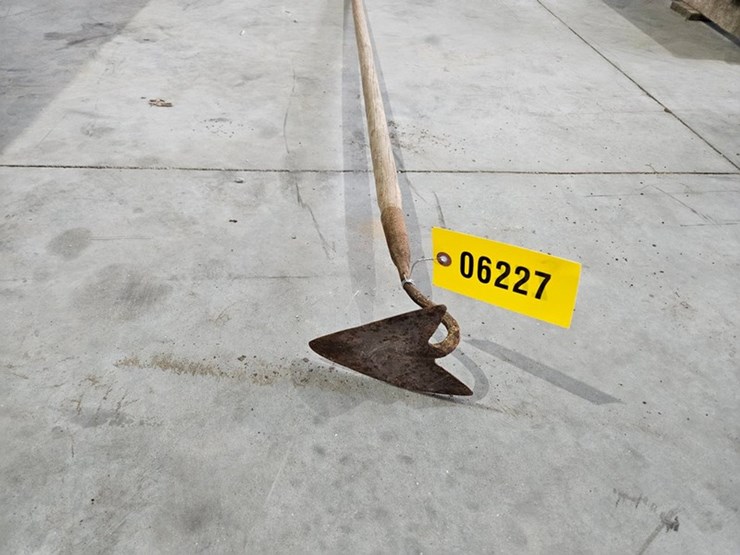 #6227-•-wood-handle-culitvator-image-5