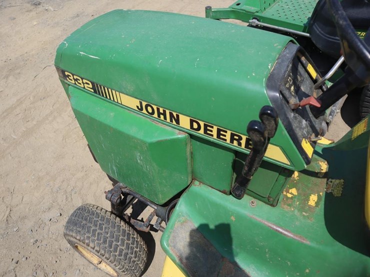 john-deere-332-image-17