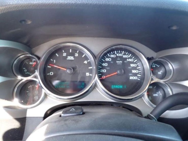 2014-chevrolet-silverado-3500hd-image-11