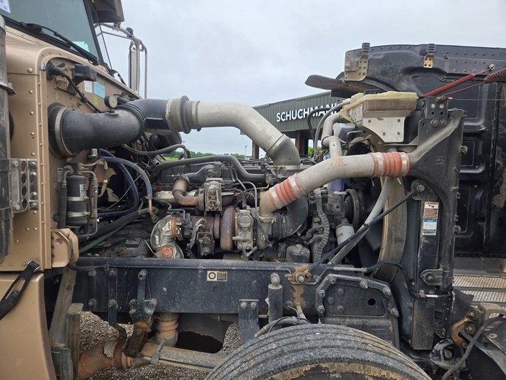 2016-peterbilt-389-image-42