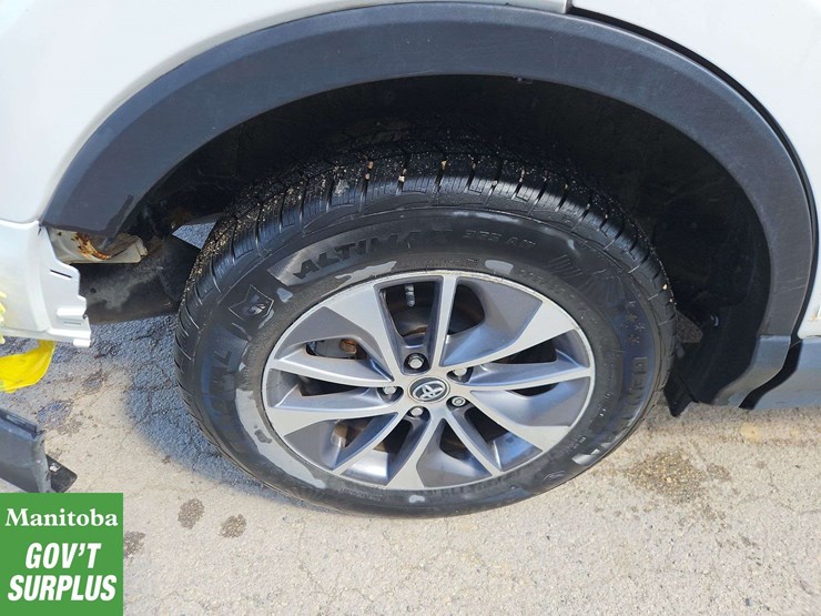 2017-toyota-rav4-image-12