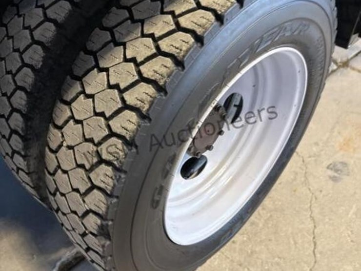 2005-ford-f550-image-9