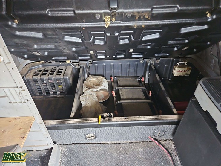 2006-freightliner-columbia-120-image-35