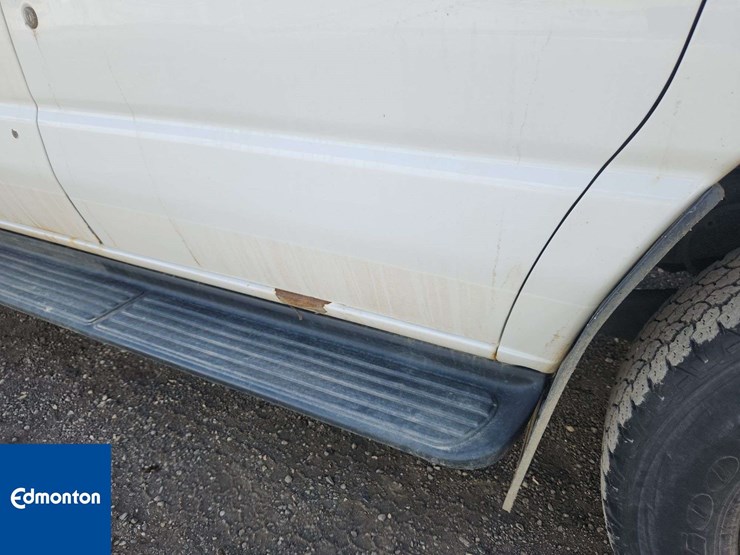 2012-ford-cargo-image-32