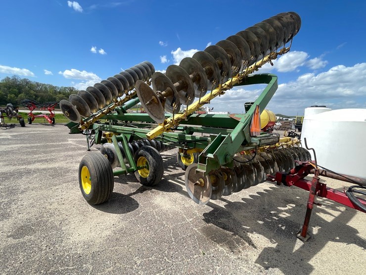 john-deere-220-image-7