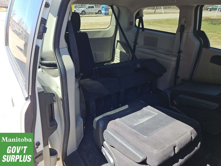 2011-dodge-grand-caravan-image-32
