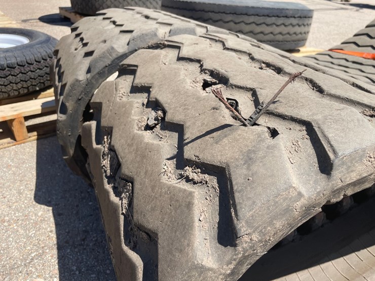 #8786-•-set-of-rubber-skidsteer-tracks-image-7