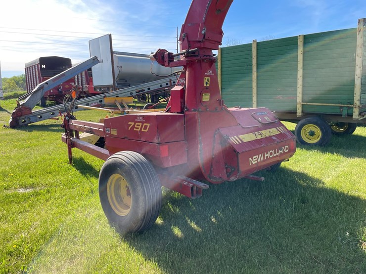 new-holland-790-image-4