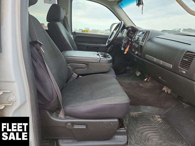 2012-chevrolet-silverado-2500hd-image-17