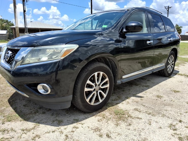 2013-nissan-pathfinder-sl-image-4
