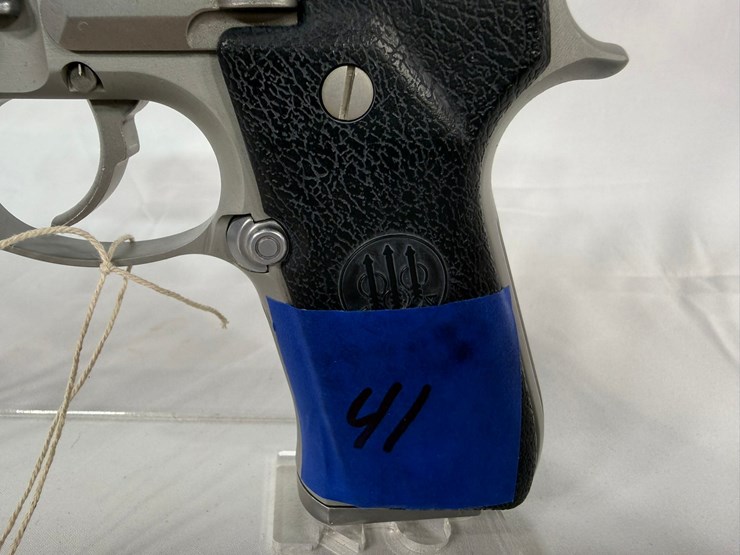 #41-•-beretta-92fs-9mm-pistol-l183432-image-4