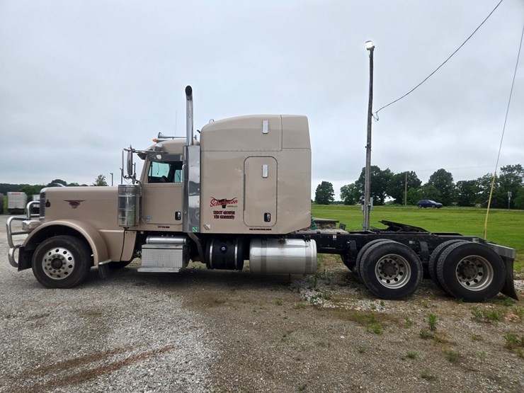 2016-peterbilt-389-image-8