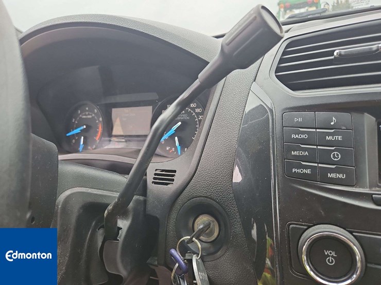 2019-ford-explorer-image-35