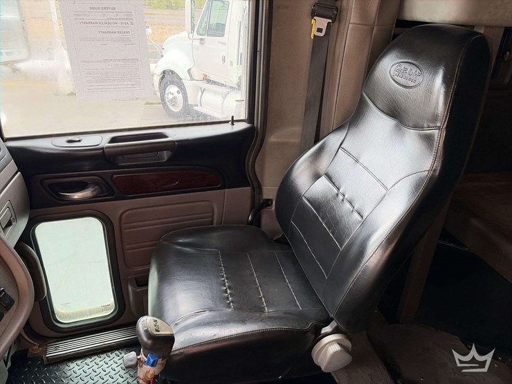 2013-peterbilt-367-image-19