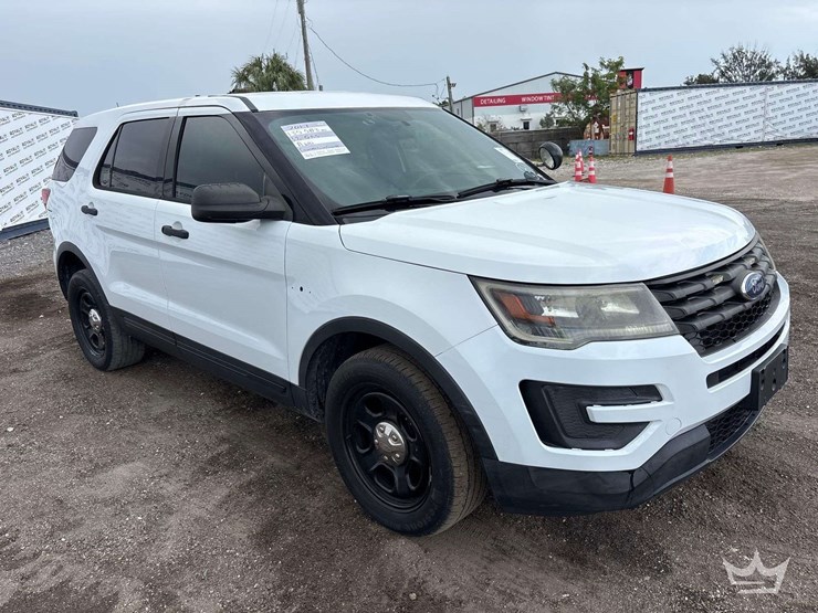 2017-ford-explorer-image-2