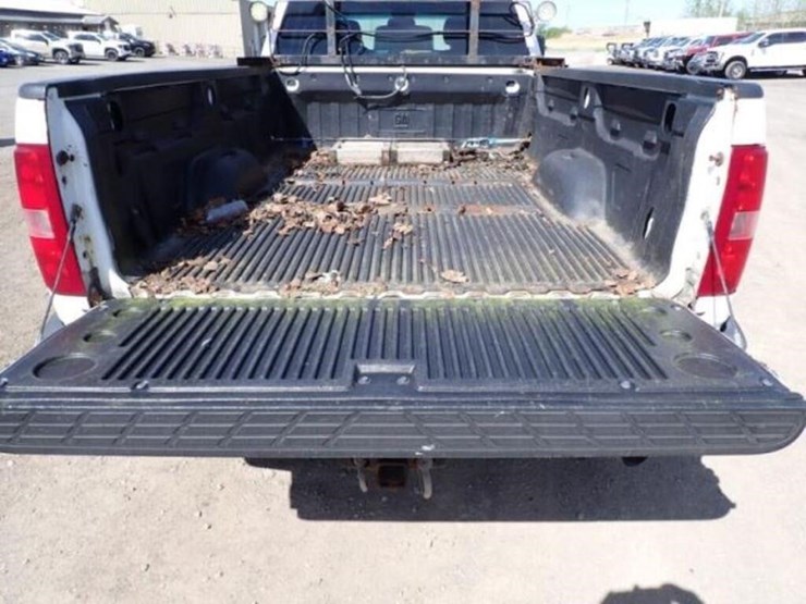 2014-chevrolet-silverado-3500hd-image-39