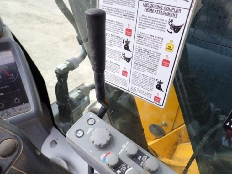 2022-deere-75g-image-13