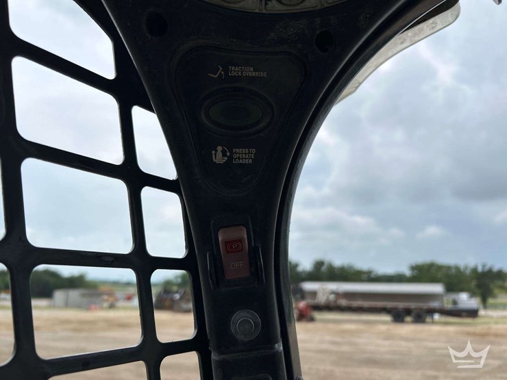 skid-steer-image-18