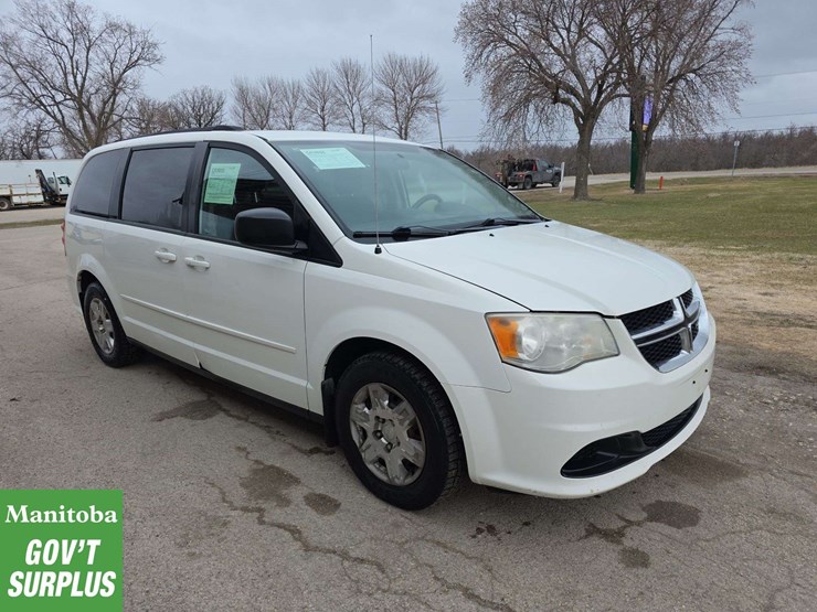 2011-dodge-grand-caravan-image-2