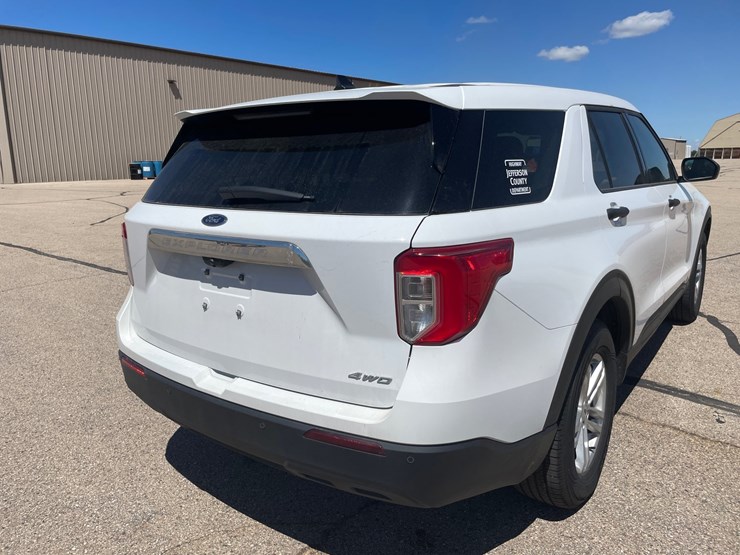 2022-ford-explorer-image-18
