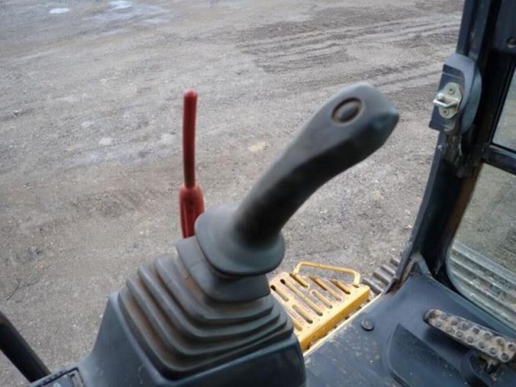 2010-deere-270d-lc-image-15