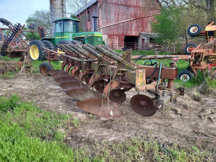 white-6-bottom-moldboard-plow-image-1