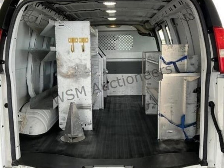 2015-chevrolet-express-2500-image-10