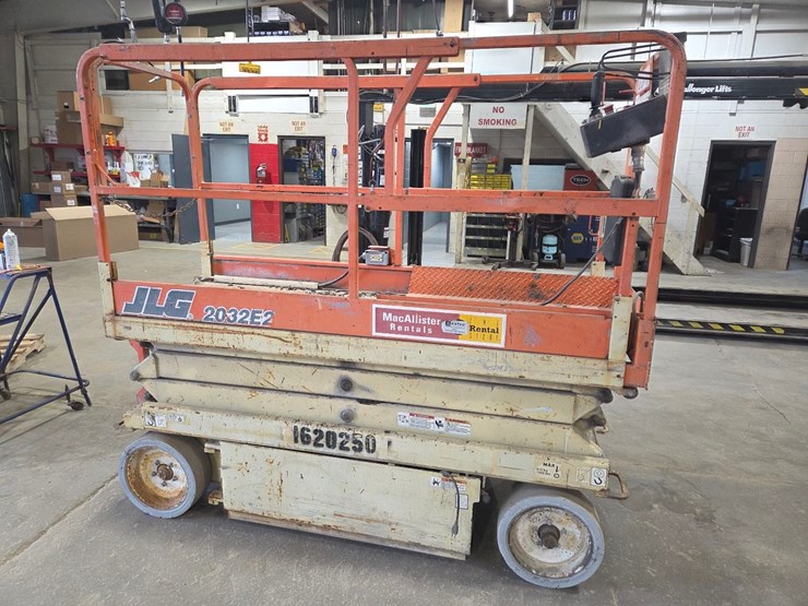 1999-jlg-2032-e2-electric-scissor-lift-image-13