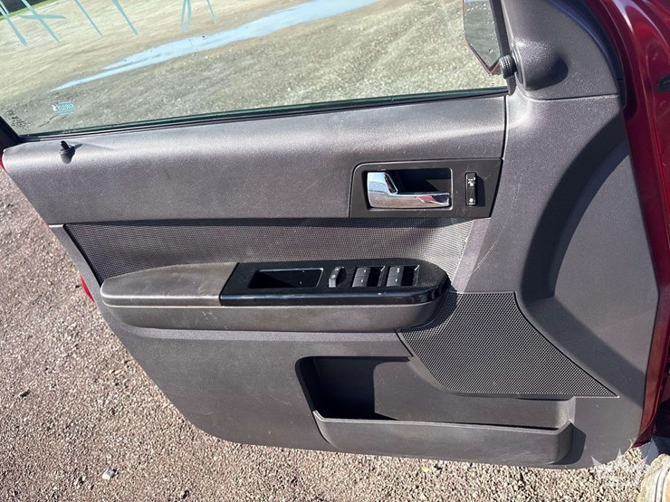 2012-ford-escape-image-11
