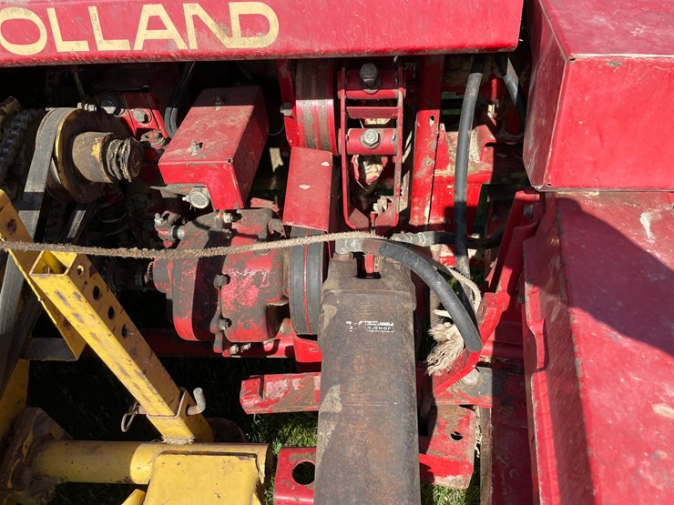 new-holland-790-image-9