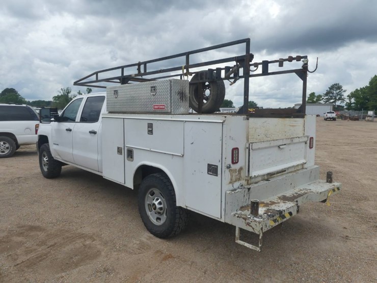 2017-chevrolet-2500hd-image-4