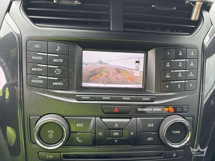 2017-ford-explorer-image-16