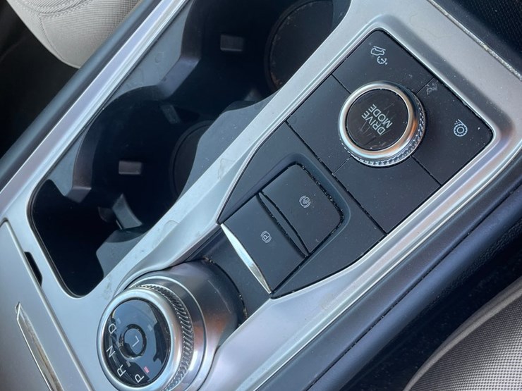 2022-ford-explorer-image-27