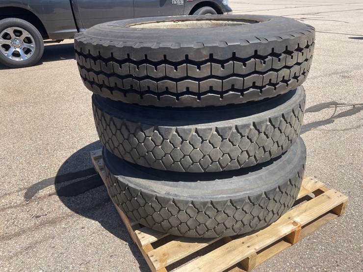 #8784-•-(3)-11r24.5-tires-image-1