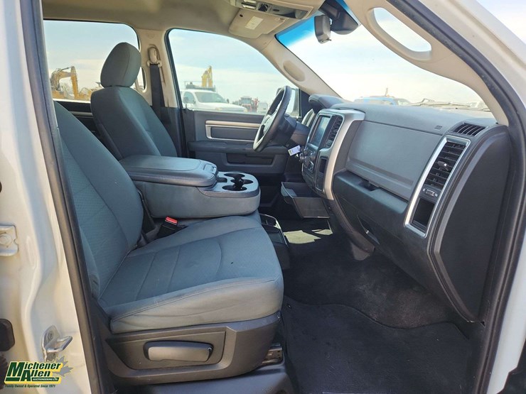 2014-dodge-1500-image-18