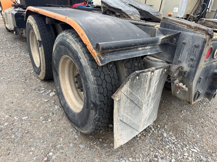 peterbilt-357-image-5