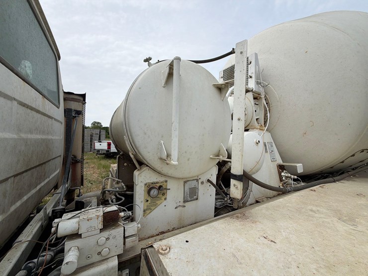 mack-cement-truck-image-13