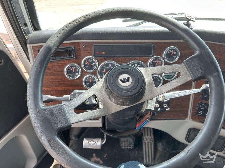 2016-western-star-4900-image-15