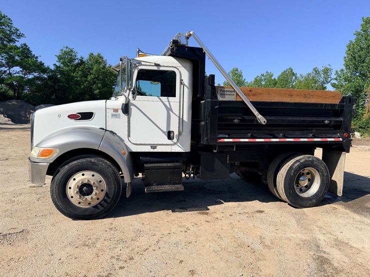 2006-peterbilt-335-image-5